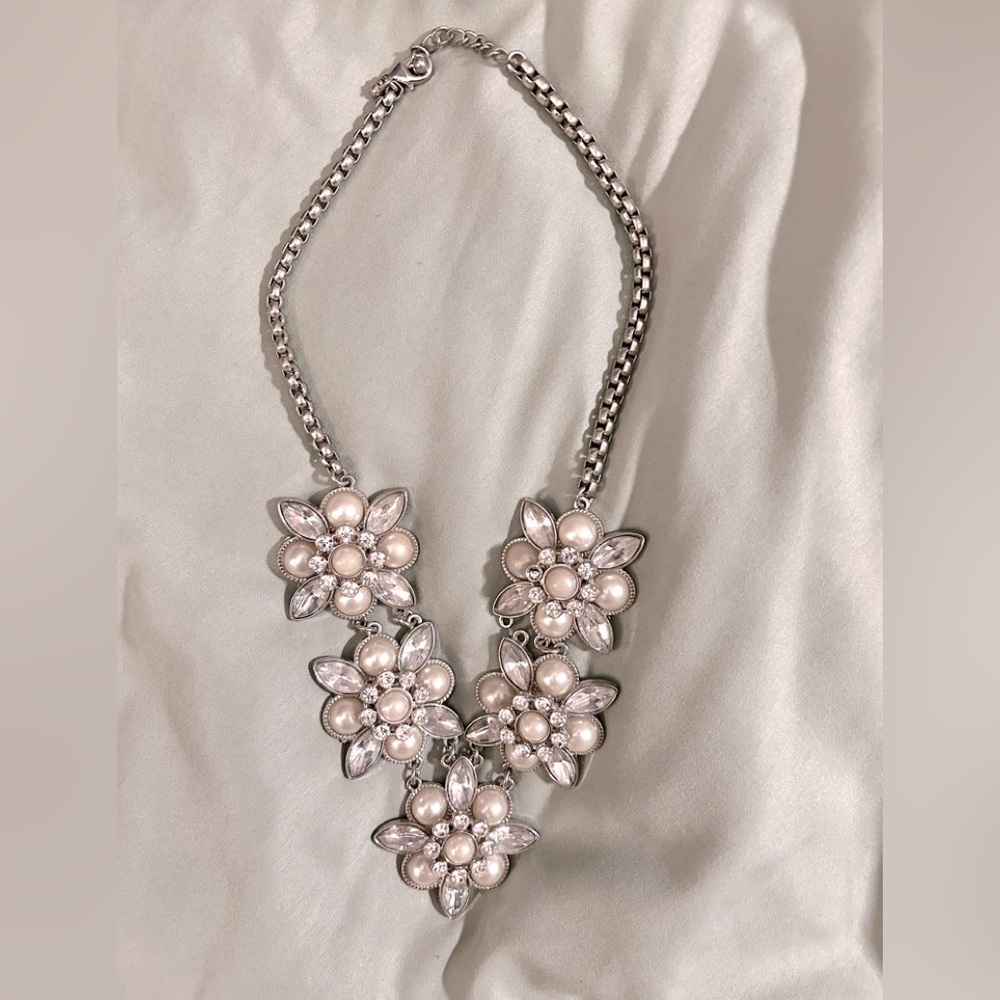 Necklace: Costme Jewelry